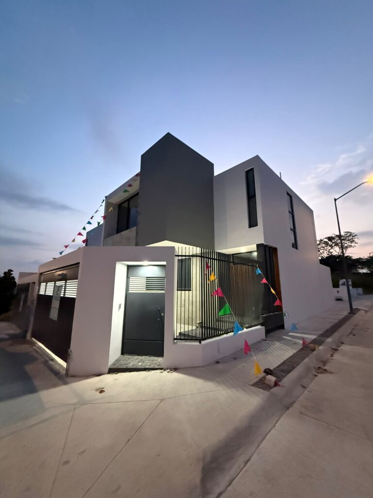 d7f77a03 bf5d 41c4 aed5 fd22ad94c09b 768x1024