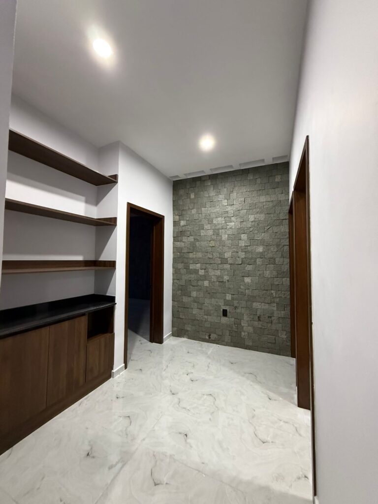 f8243c89 597f 4093 9f0c 22edc9d38005 768x1024